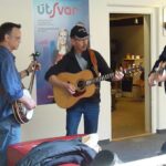 Jam vor dem Radiostudio des RAS 2 in Island
