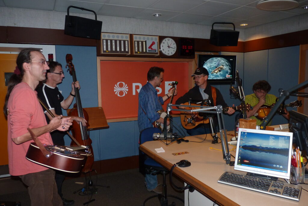 Im Radiostudio des RAS 2 in Island