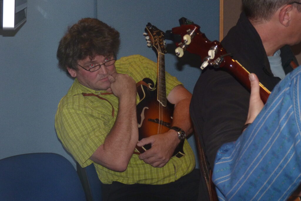 Im Radiostudio des RAS 2 in Island