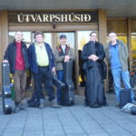 Vor dem Radiostudio RAS 2 in Island