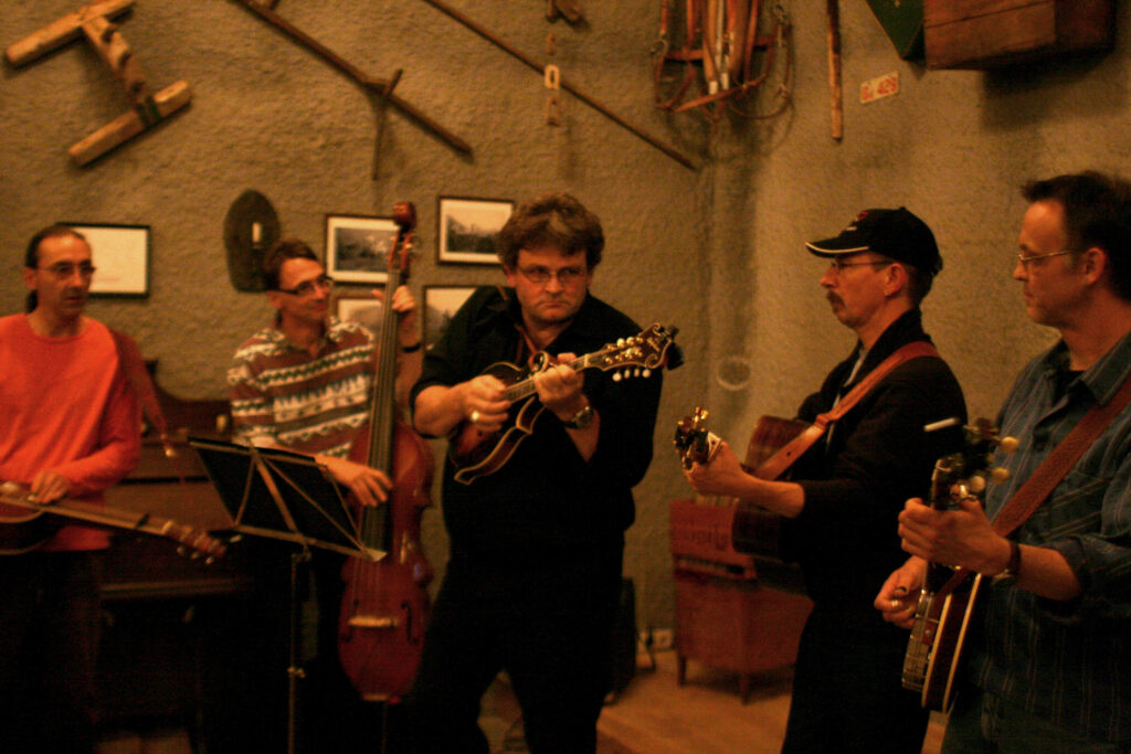 Bluegrass Gang im Hjalli Kjós Island