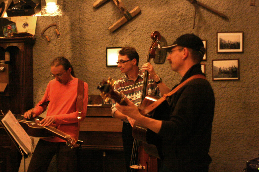 Bluegrass Gang im Hjalli Kjós Island