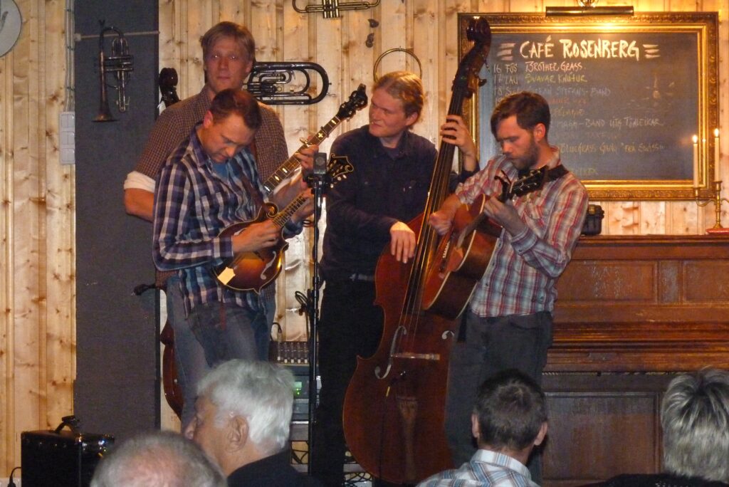 Bluegrass Gang im Rosenberg, Reykjavík: Unsere Vorband, die beste Newgrass Band Islands.
