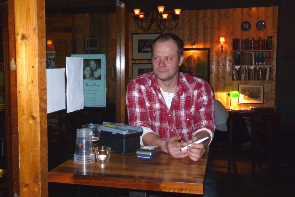 Bluegrass Gang im Rosenberg, Reykjavík: Unser Kassier, Türsteher, Fremdenführer, Chauffeur, Manager, Produzent, Gastgeber, Autoleiher, ...