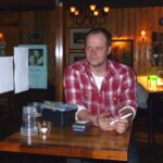Bluegrass Gang im Rosenberg, Reykjavík: Unser Kassier, Türsteher, Fremdenführer, Chauffeur, Manager, Produzent, Gastgeber, Autoleiher, ...